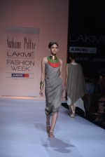 Model walk the ramp for Suhani Pittie Show at Lakme Fashion Week 2013 Day 1 in Grand Hyatt, Mumbai on 22nd March 2013 (29).JPG